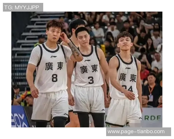 五虎齐聚篮球之巅周鹏胡明轩赵睿徐杰任骏飞共同登封面展现青春风采