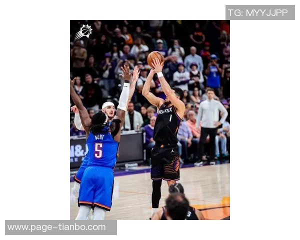 布克上半场表现出色却因伤退场10分钟内贡献11分2篮板3助攻 布克上半场表现出色却因伤退场10分钟内贡献11分2篮板3助攻