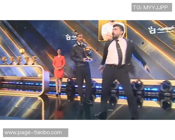 亚马尔分享圣诞假期视频与德约科维奇父子同框参加环足奖活动